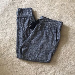 Gap fit leggings with elastic ankles